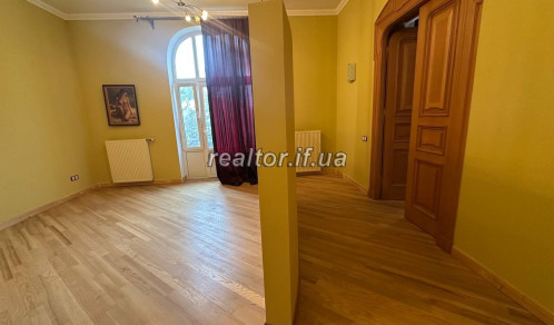 Apartment with history: 1910 Austrian suite in the city center