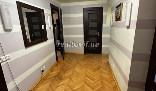Продаж 3 кімнатної квартири в центральній частині міста 