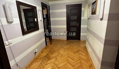 Продаж 3 кімнатної квартири в центральній частині міста 