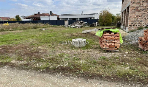 Приватний будинок в Крихівцях з 10 сот землі 