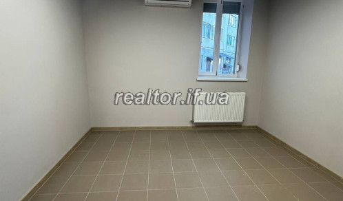 Пропонується просторе приміщення в густозаселеному районі міста, навпроти Арсену. Площа — 52 м².