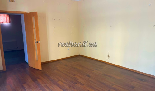 Комерційне приміщення 753 м² + земельна ділянка 17 соток, м. Тисмениця