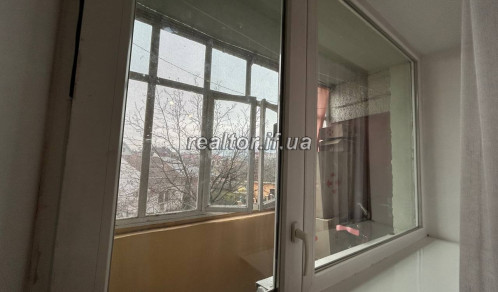 Продаж квартири з ремонтом на зручному другому поверсі по вулиці Вовчинецька