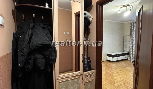 Продаж квартири з ремонтом на зручному другому поверсі по вулиці Вовчинецька
