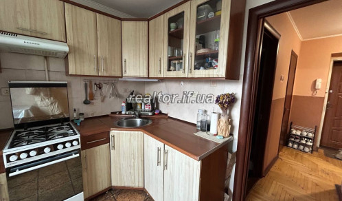 Продаж квартири з ремонтом на зручному другому поверсі по вулиці Вовчинецька