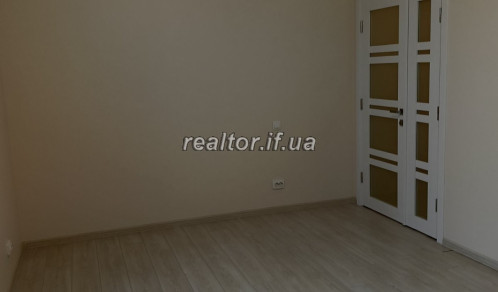 Продаж двокімнатної квартири з ремонтом по вулиці Хоткевича