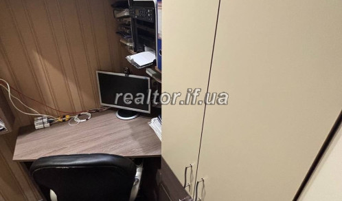 Продається трикімнатна квартира в жилому стані готова до заселення з індивідуальним опаленням