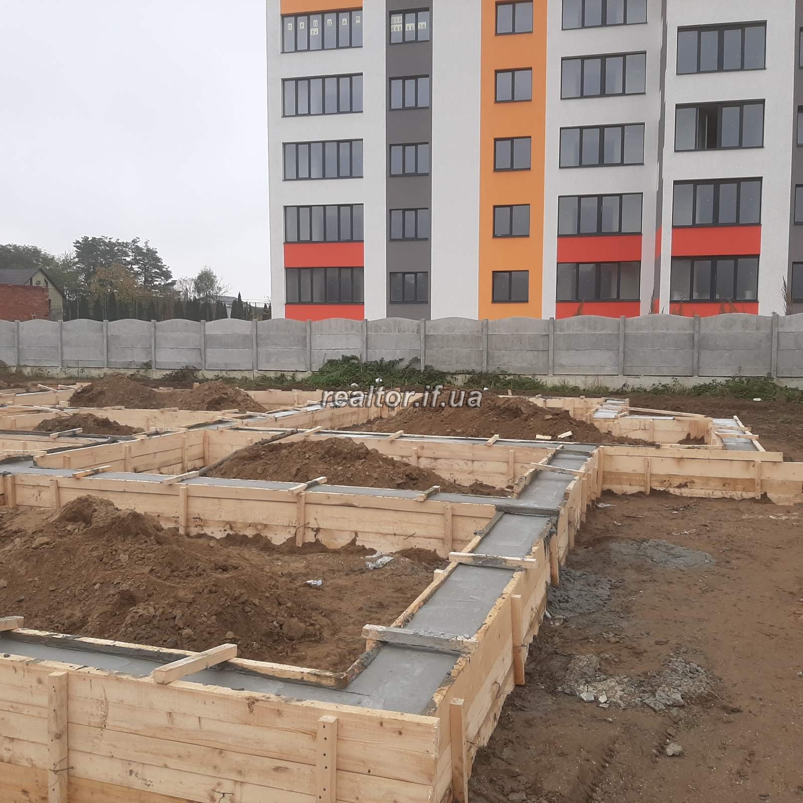 Продається кутовий таунхаус із земельною ділянкою 3,3 сотки в Микитинцях