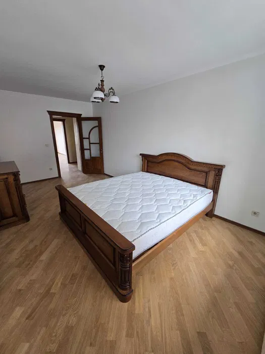 Продаж квартири в новобудові по вулиці Богдана  Хмельницького з ремонтом та частуово меблями
