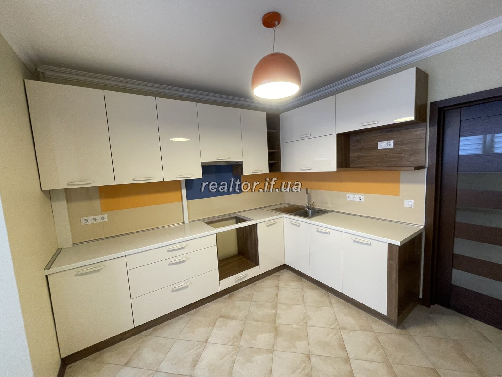 einer Zweizimmerwohnung mit Renovierung in einem Neubau in der Khmelnytskyi-Straße