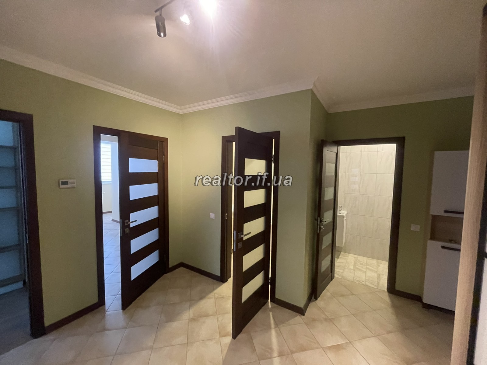 einer Zweizimmerwohnung mit Renovierung in einem Neubau in der Khmelnytskyi-Straße