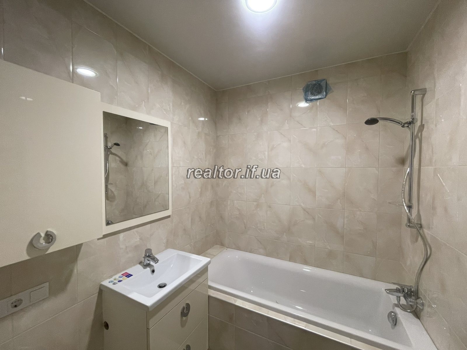 einer Zweizimmerwohnung mit Renovierung in einem Neubau in der Khmelnytskyi-Straße