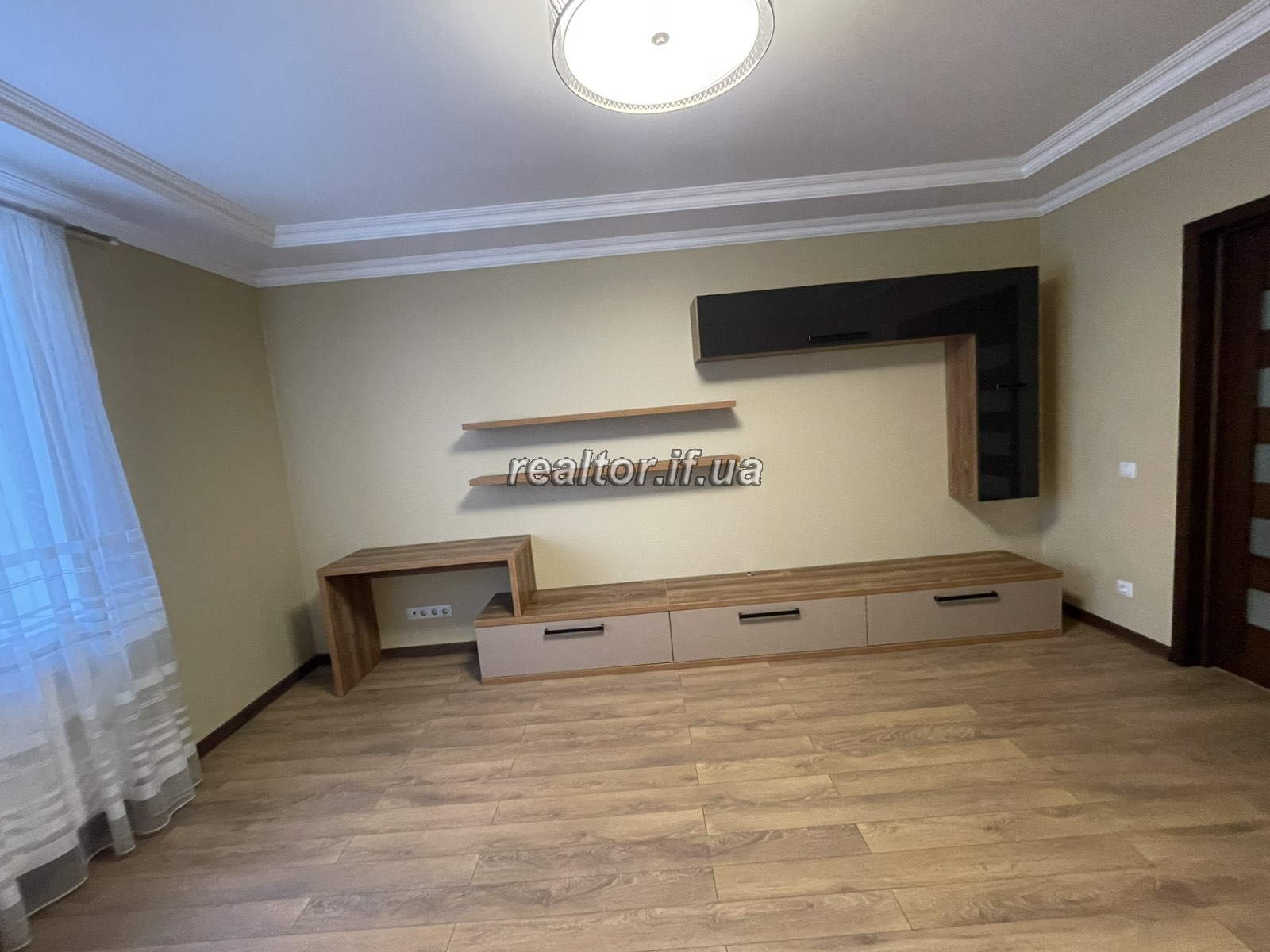 einer Zweizimmerwohnung mit Renovierung in einem Neubau in der Khmelnytskyi-Straße