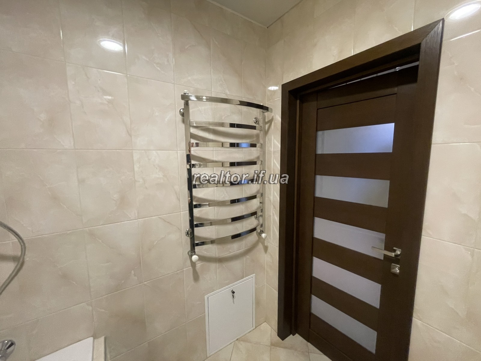 einer Zweizimmerwohnung mit Renovierung in einem Neubau in der Khmelnytskyi-Straße