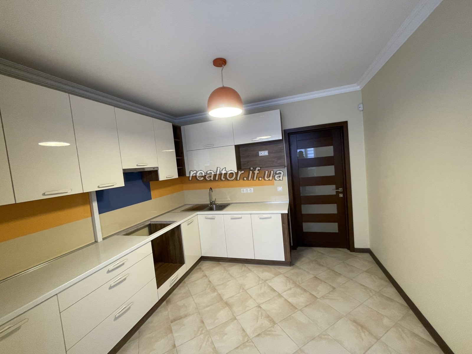 einer Zweizimmerwohnung mit Renovierung in einem Neubau in der Khmelnytskyi-Straße