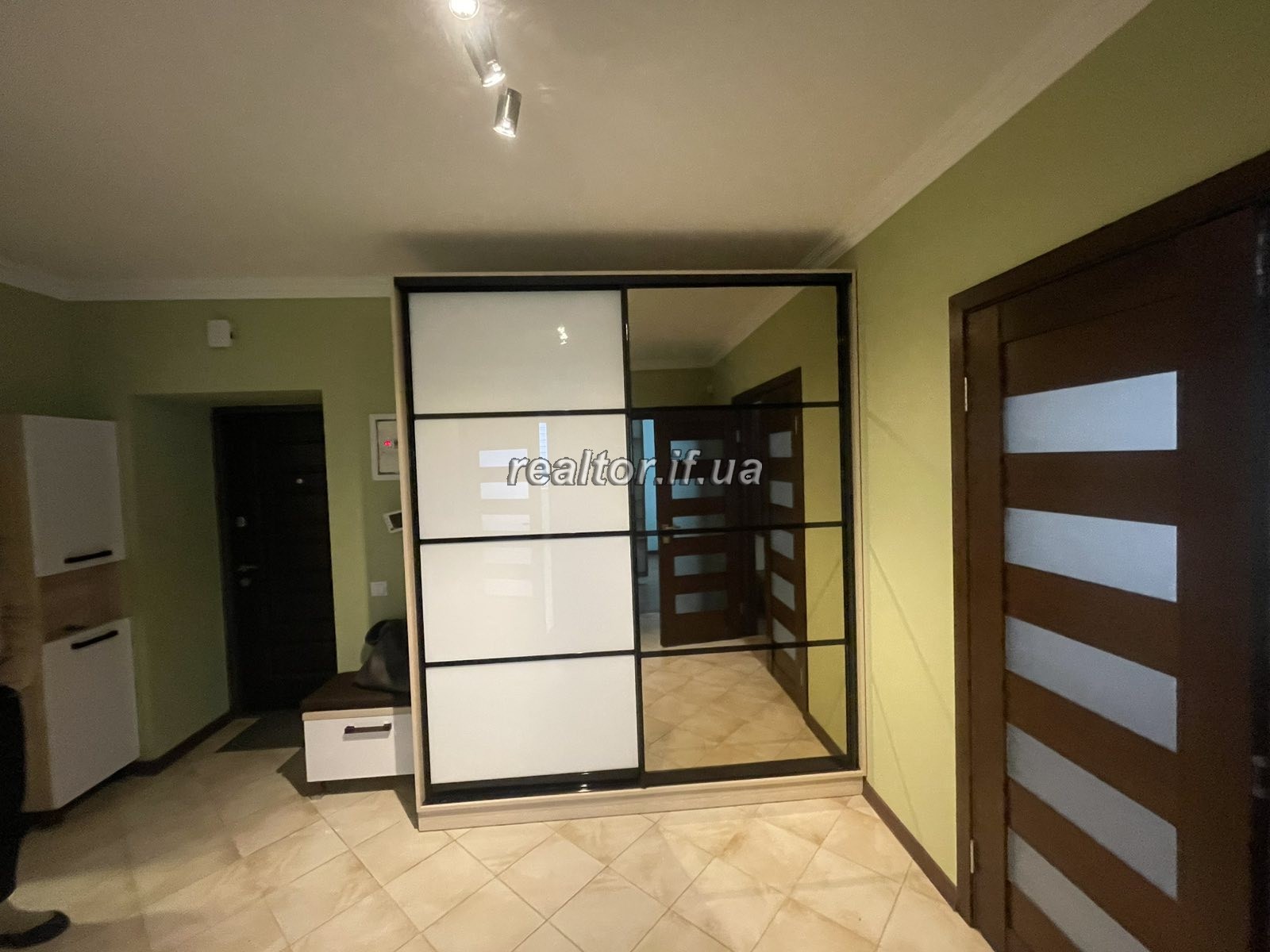 einer Zweizimmerwohnung mit Renovierung in einem Neubau in der Khmelnytskyi-Straße