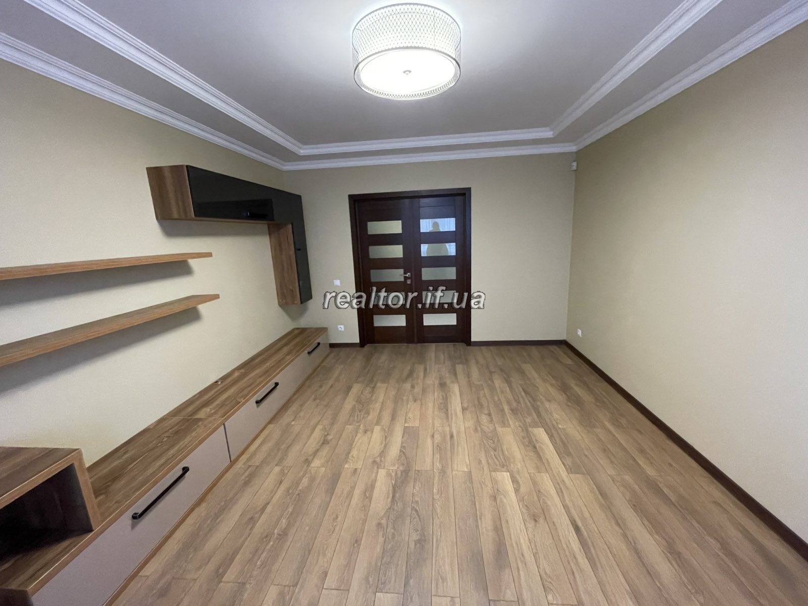 einer Zweizimmerwohnung mit Renovierung in einem Neubau in der Khmelnytskyi-Straße