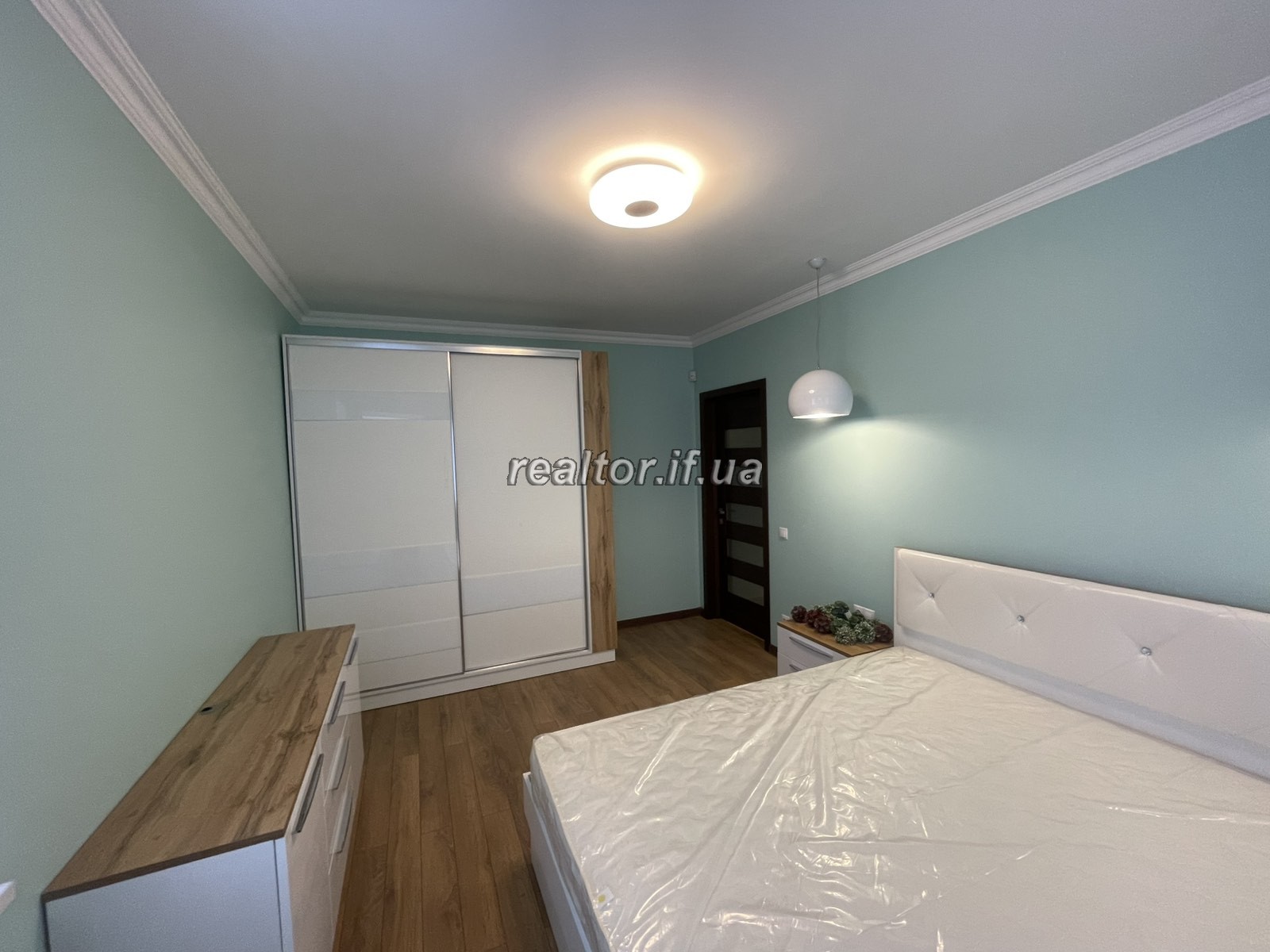 einer Zweizimmerwohnung mit Renovierung in einem Neubau in der Khmelnytskyi-Straße
