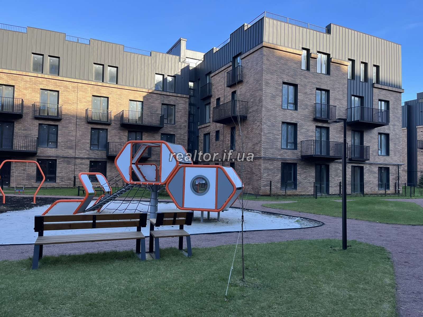 зданої квартири в новобудові в центральній частині міста