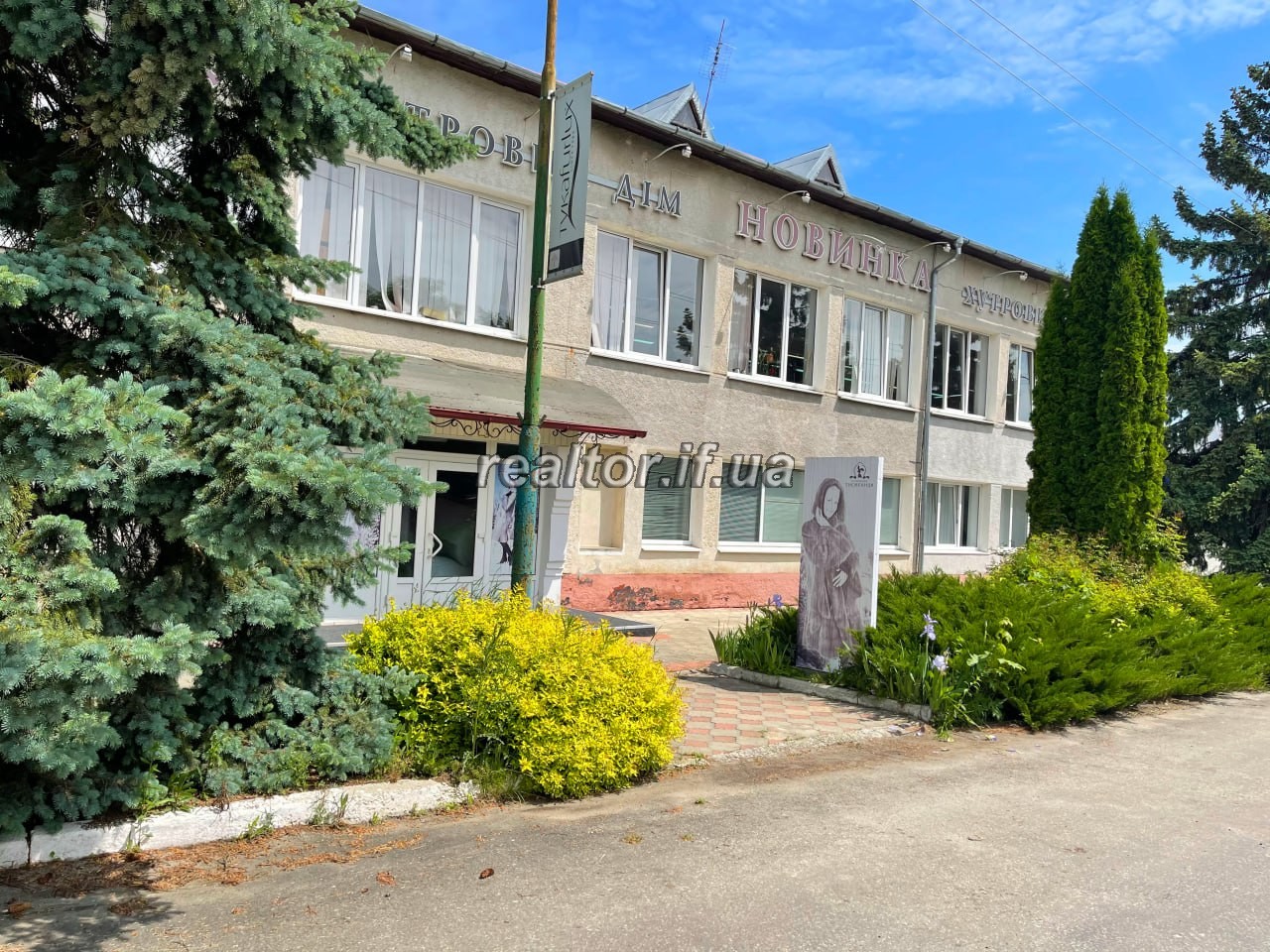 Комерційне приміщення 753 м² + земельна ділянка 17 соток, м. Тисмениця