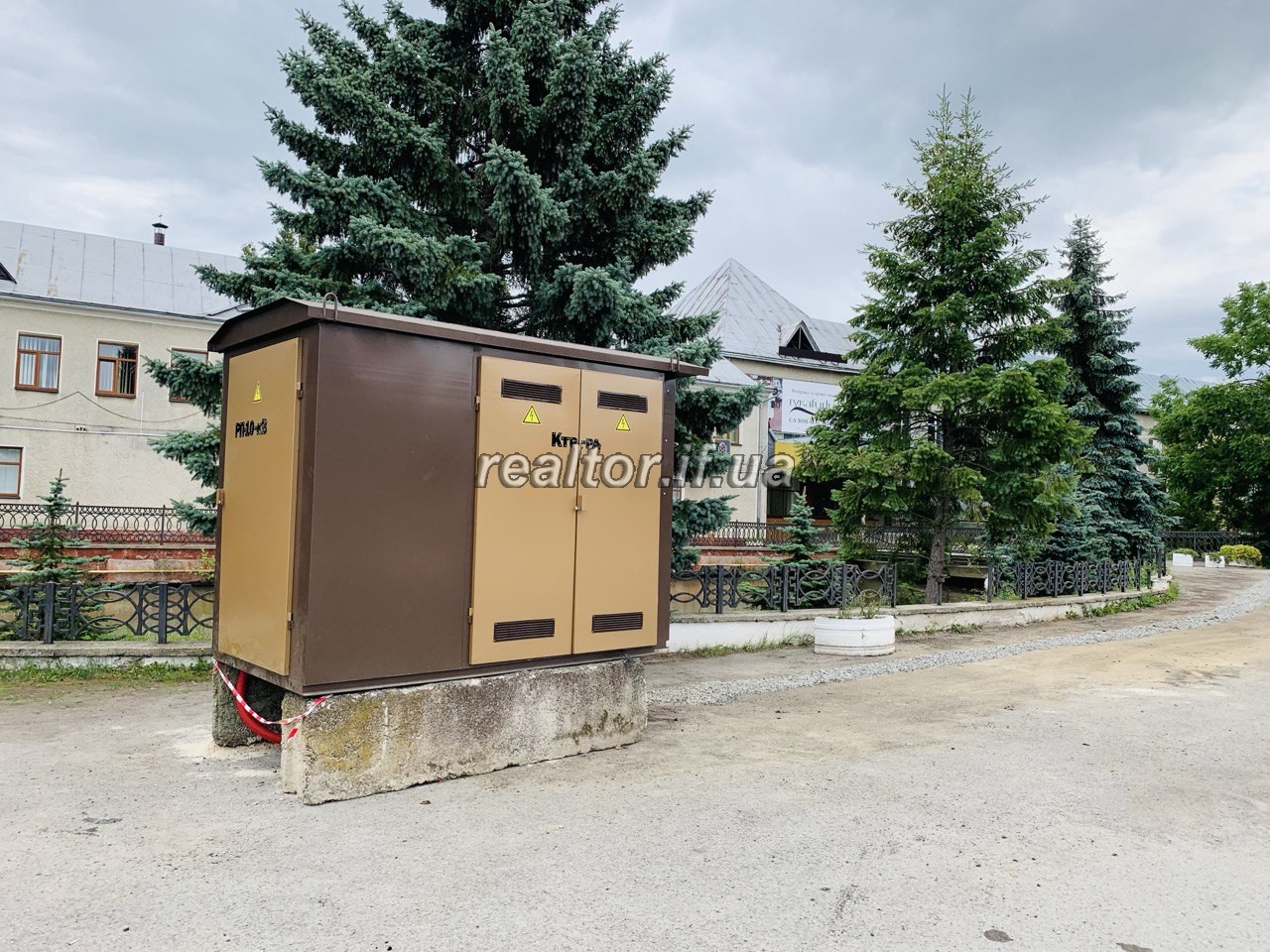 Комерційне приміщення 753 м² + земельна ділянка 17 соток, м. Тисмениця