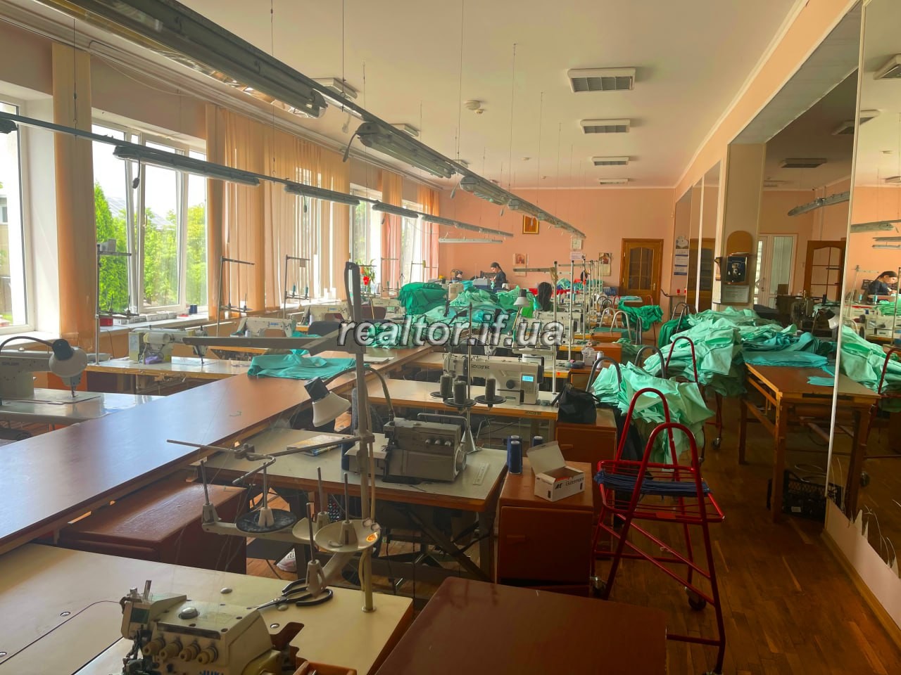 Комерційне приміщення 753 м² + земельна ділянка 17 соток, м. Тисмениця