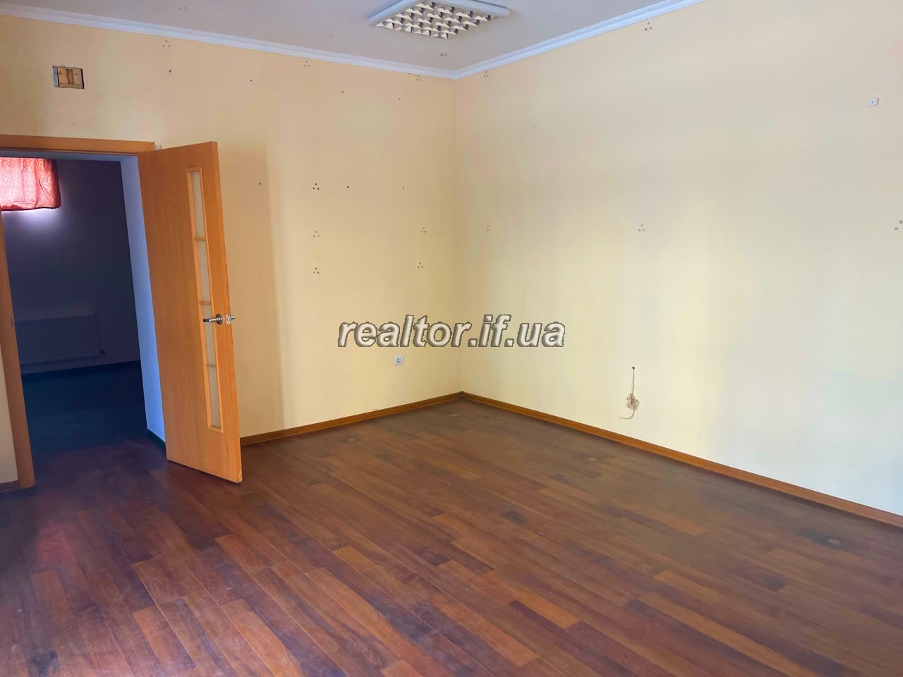 Комерційне приміщення 753 м² + земельна ділянка 17 соток, м. Тисмениця