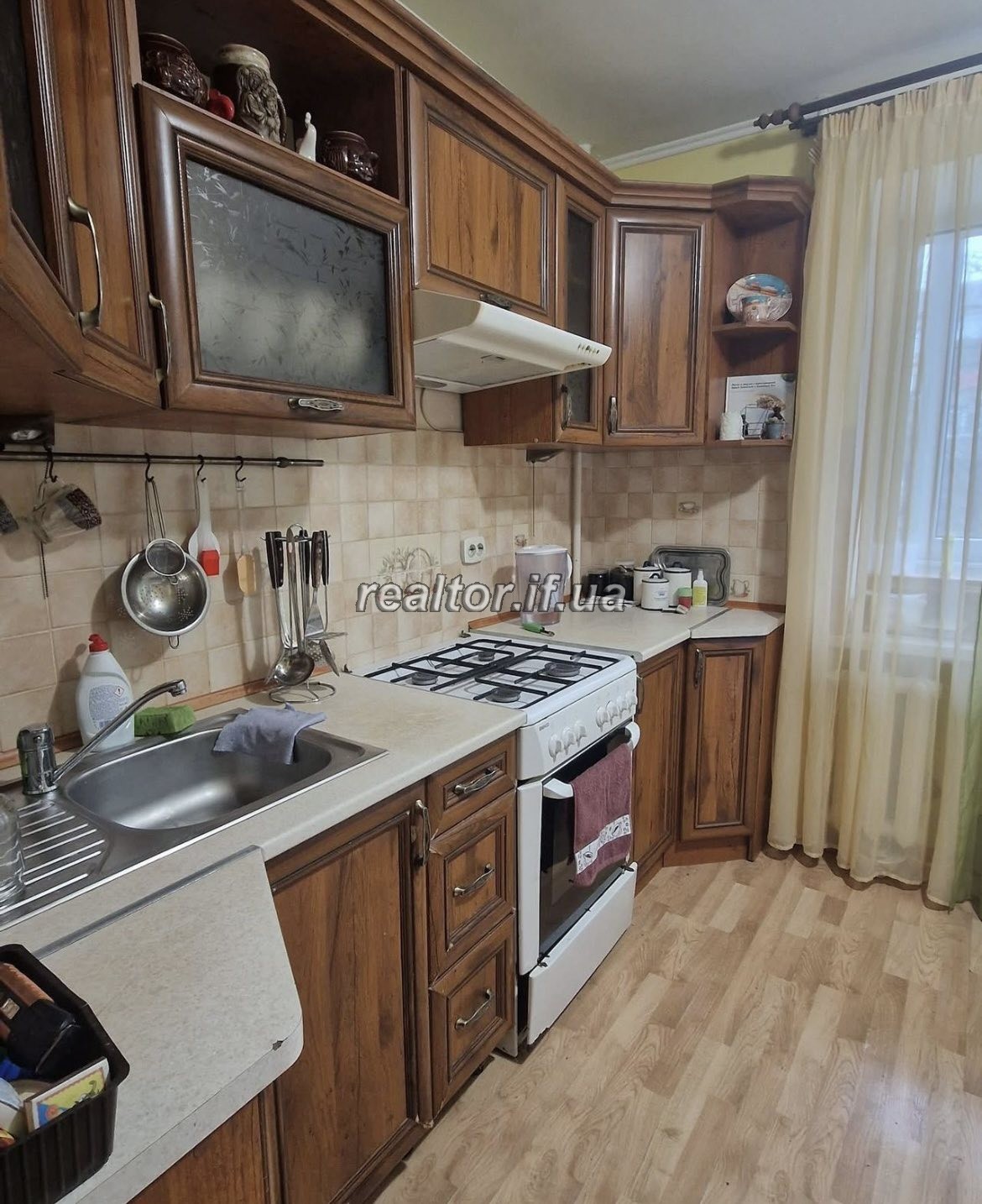 трьохкімнатної квартири на зручному другому поверсі по вулиці Чорновола