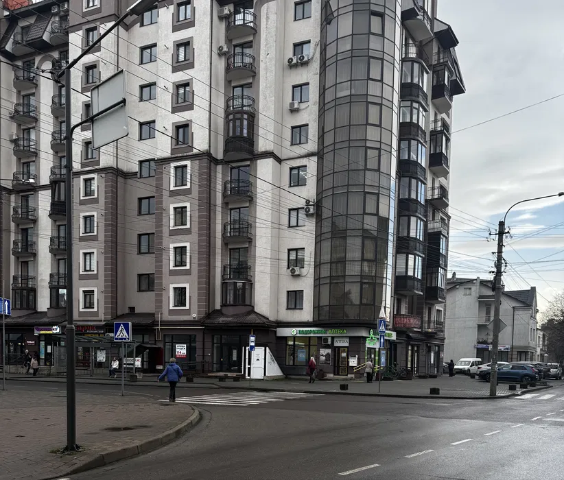 Оренда фасадного приміщення площею 114 кв.м, “Довга–Тичини”.