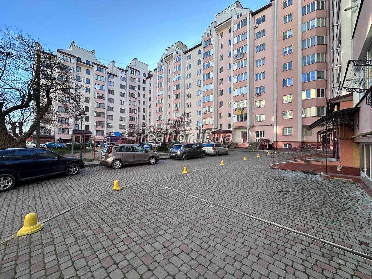 квартири в спальному раойні з ремонтом та меблями по вулиці Потічна