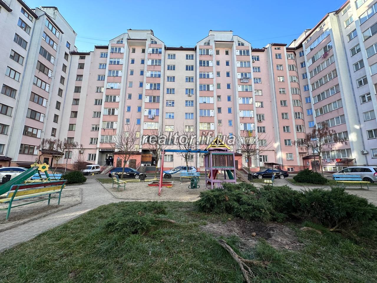 квартири в спальному раойні з ремонтом та меблями по вулиці Потічна