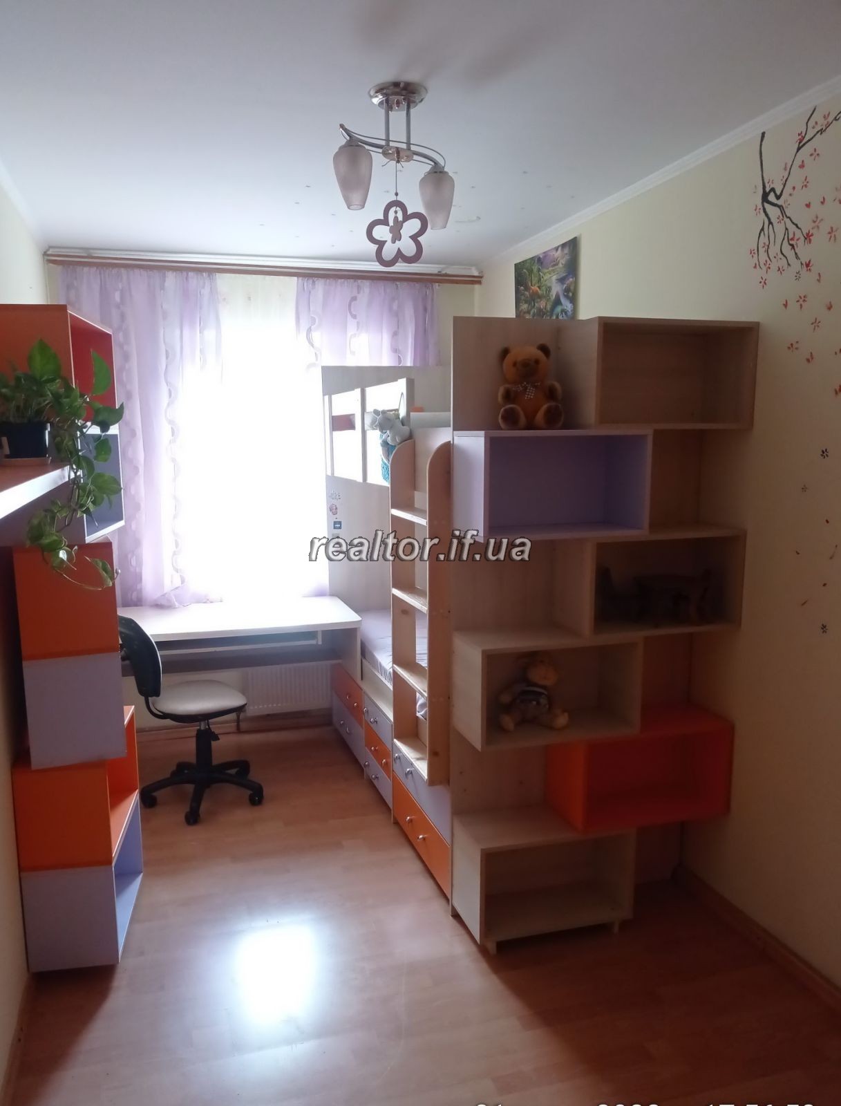 трьохкімнатної квартири з ремонтом по вулиці Довга