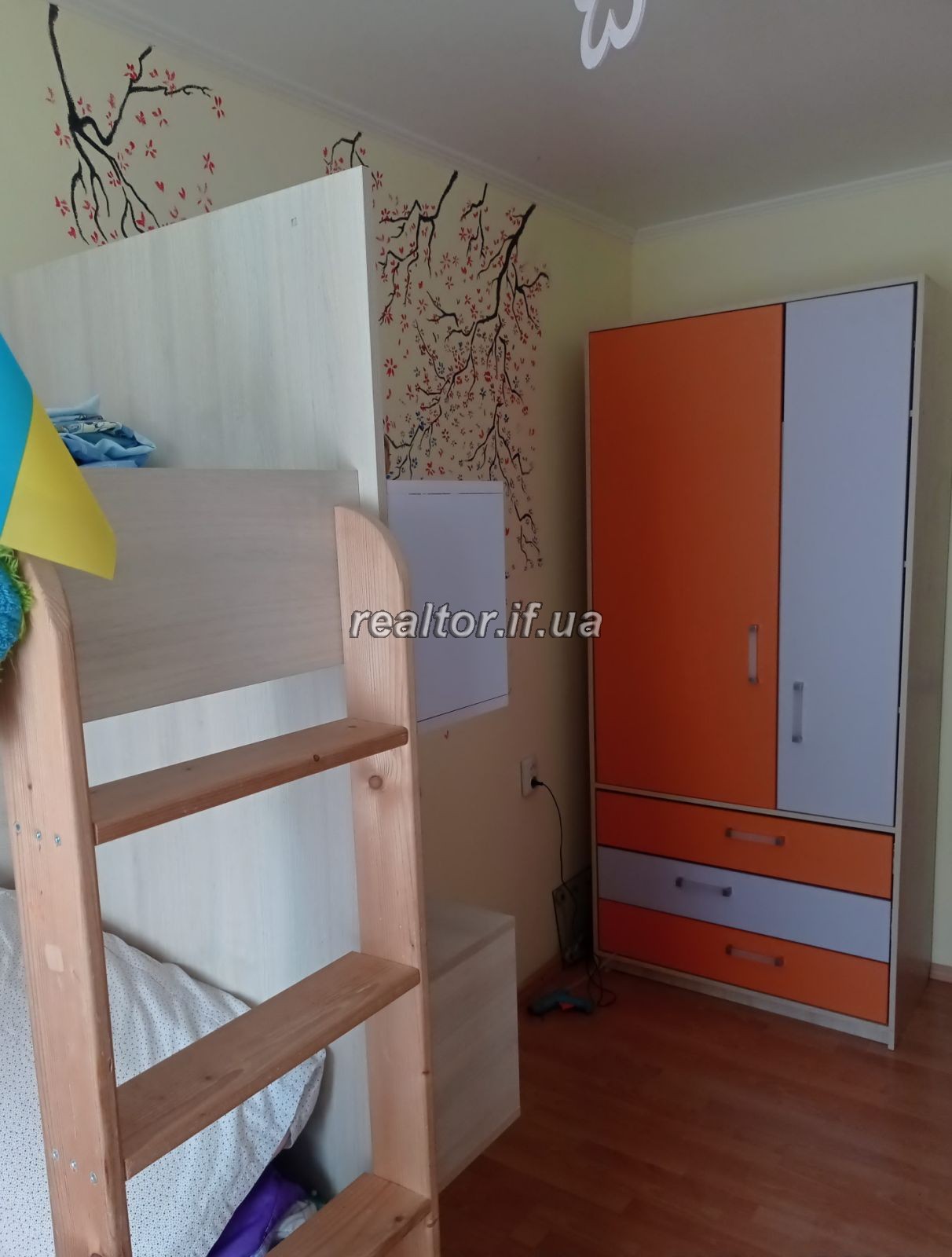 трьохкімнатної квартири з ремонтом по вулиці Довга
