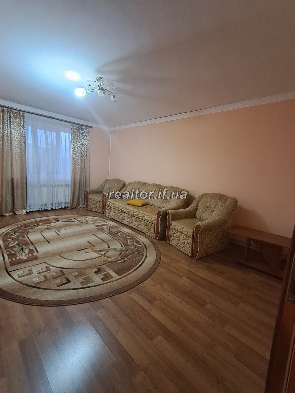 Sie eine 2-Zimmer-Wohnung in der Pasichna-Straße