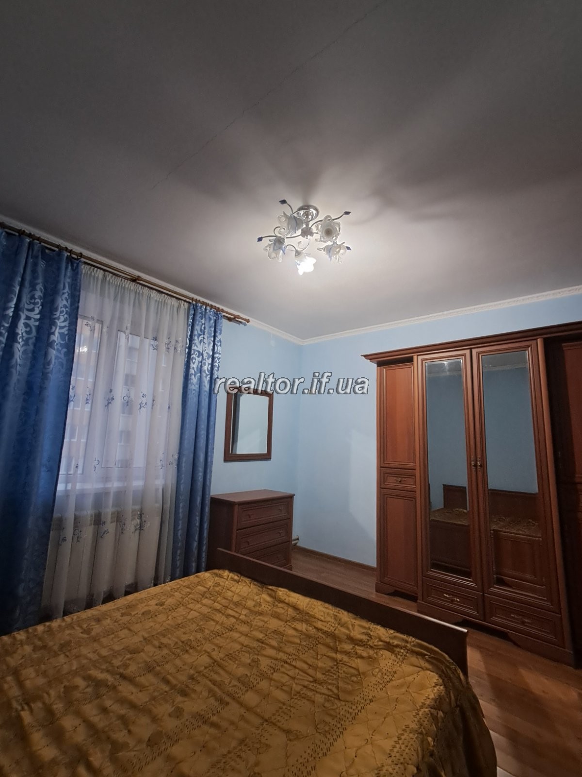 Sie eine 2-Zimmer-Wohnung in der Pasichna-Straße